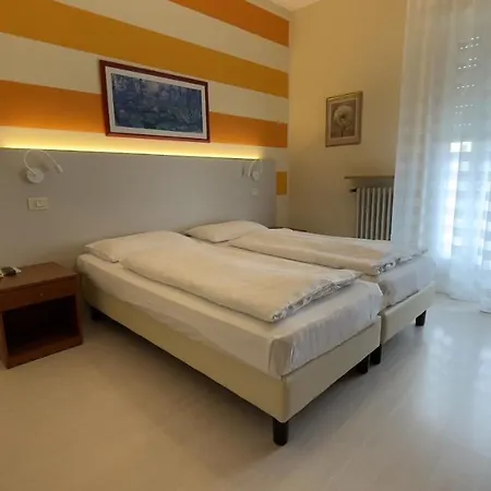 Paradiso Hotel 3*