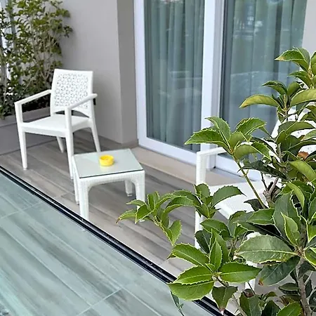 Paradiso Hotel 3*