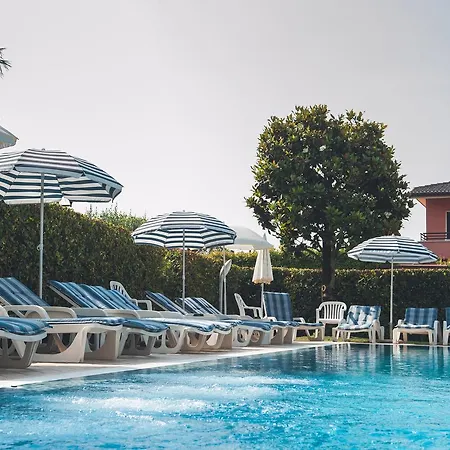 Paradiso Hotel 3*